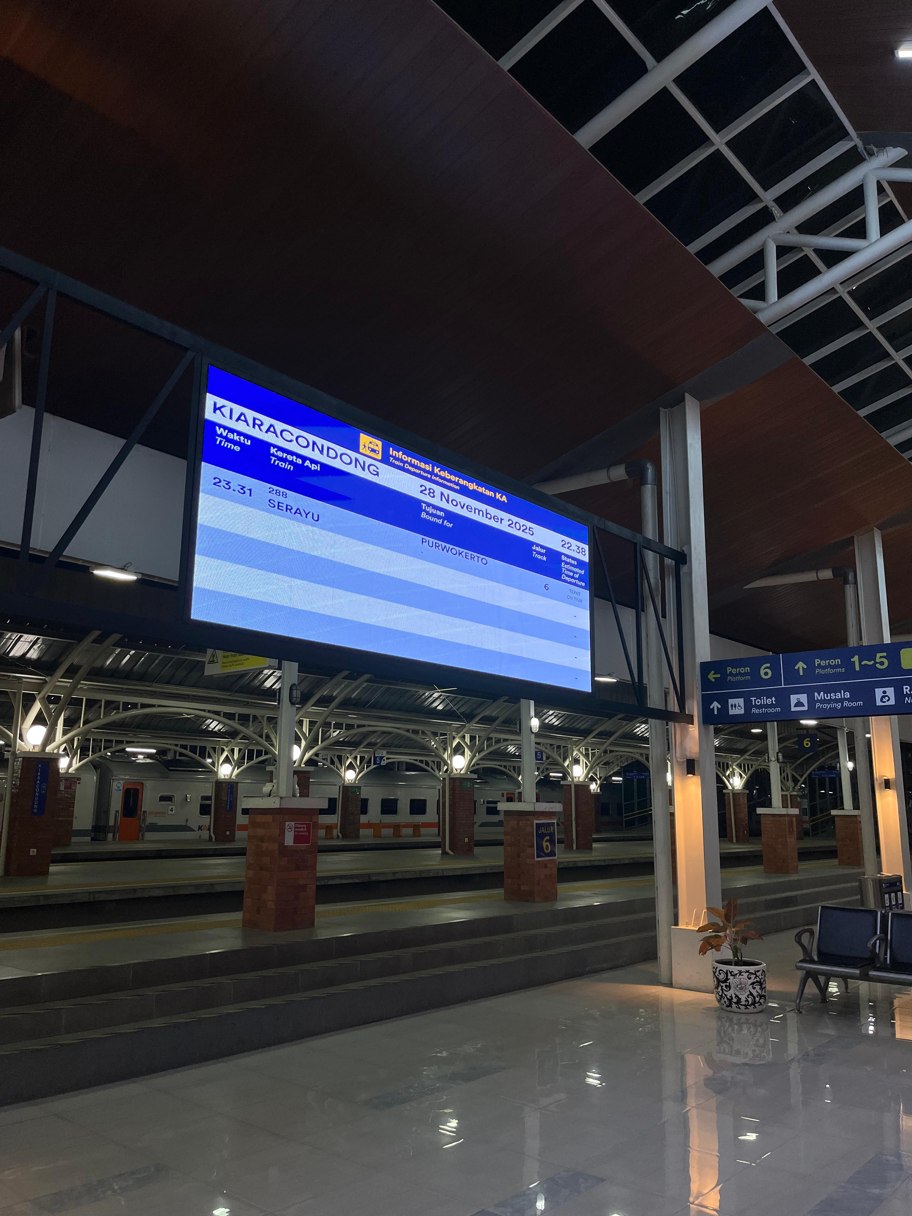 Videotron Stasiun Kiaracondong
